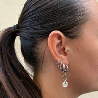 Boucles d'oreilles dépareillées boutons