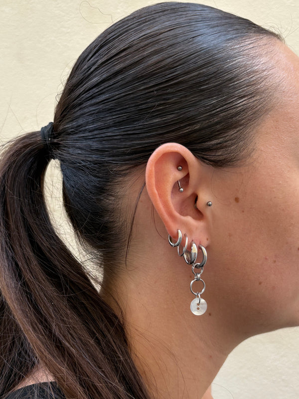 Boucles d'oreilles dépareillées boutons