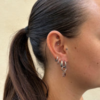 Boucles d'oreilles dépareillées boutons