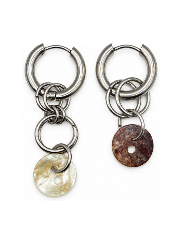 Boucles d'oreilles dépareillées boutons